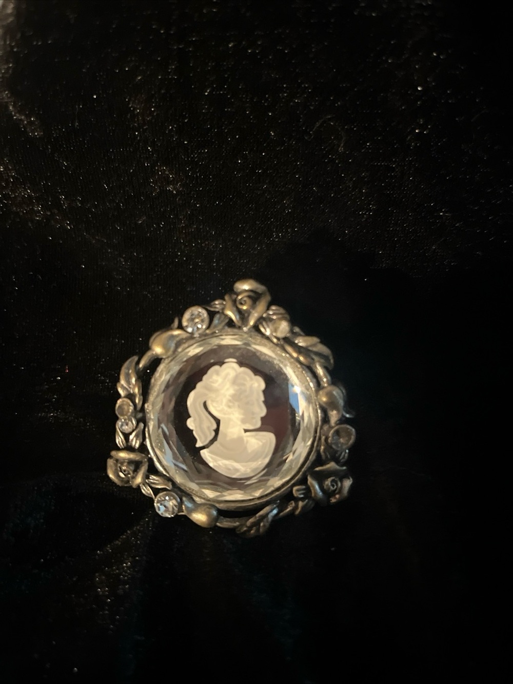 Vintage Style Mirror Cameo Crystal  in Silver Toone stretch ring